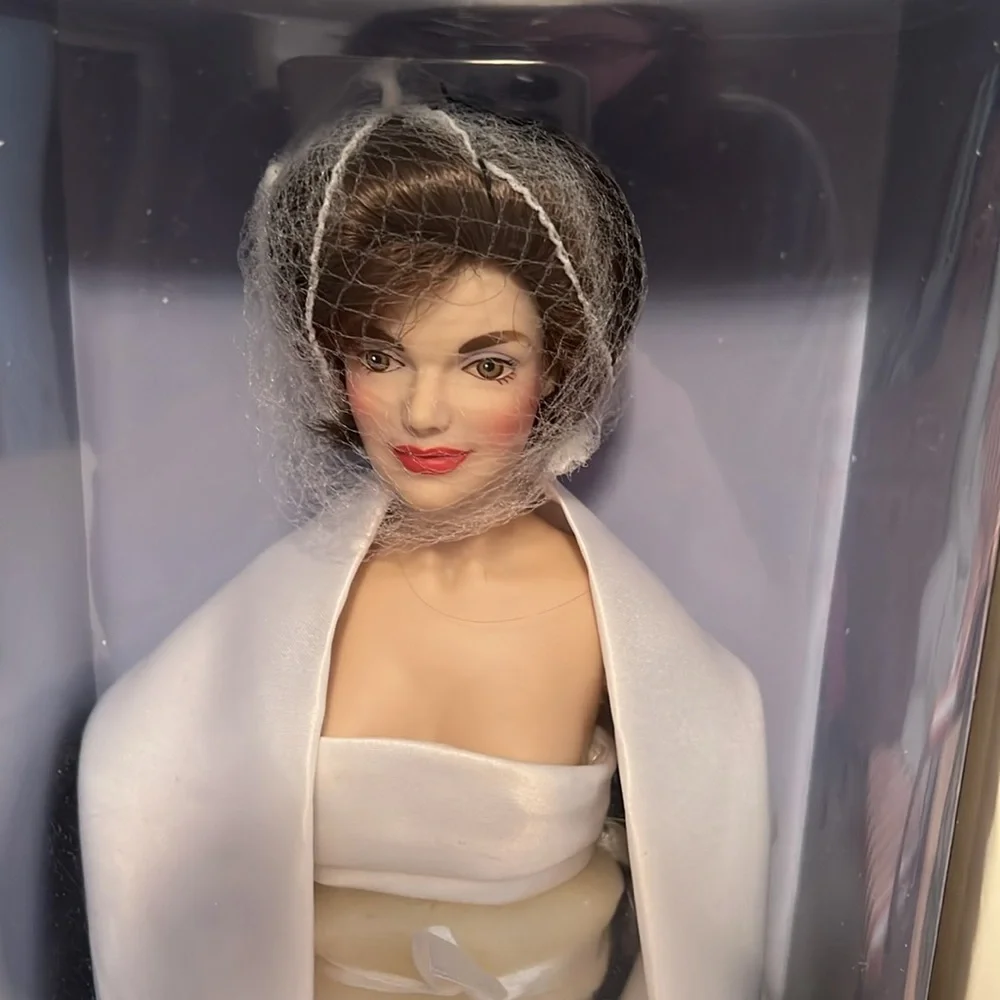 The Jackie Doll Franklin Heirloom Dolls NEW IN Box - Picture 3 of 4